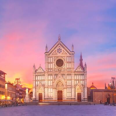 Basilica Di Santa Croce - Basilika des heiligen Kreuzes im Sonnenuntergan in Florenz -Italien